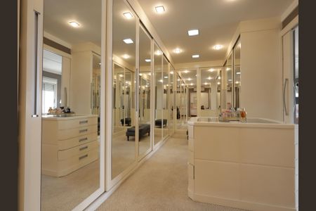 Apartamento à venda com 425m², 5 quartos e 6 vagasCloset da suíte 4
