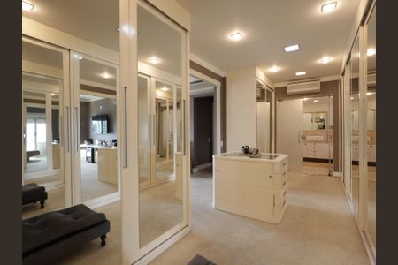 Apartamento à venda com 425m², 5 quartos e 6 vagasCloset da suíte 4