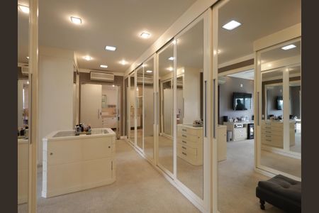 Apartamento à venda com 425m², 5 quartos e 6 vagasCloset da suíte 4