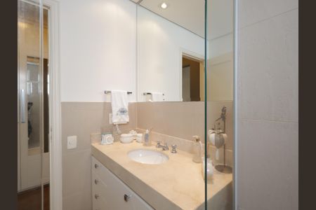 Apartamento à venda com 425m², 5 quartos e 6 vagasBanheiro da Suíte 3