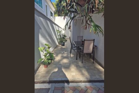 Casa de condomínio à venda com 140m², 3 quartos e 2 vagas Casa de condomínio à venda com 140m², 3 quartos e 2 vagasQuintal