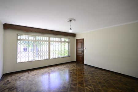 Casa à venda com 330m², 3 quartos e 7 vagasSala