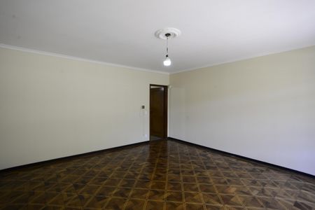 Casa à venda com 330m², 3 quartos e 7 vagasSala