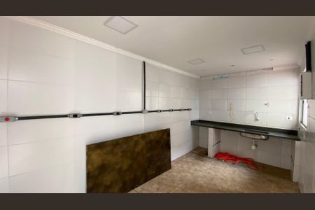 Casa à venda com 320m², 4 quartos e 9 vagas Casa à venda com 320m², 4 quartos e 9 vagasCozinha 2