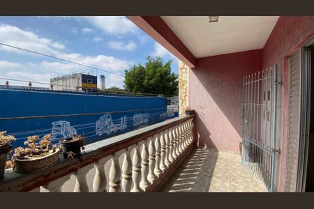 Casa à venda com 320m², 4 quartos e 9 vagas Casa à venda com 320m², 4 quartos e 9 vagasVaranda