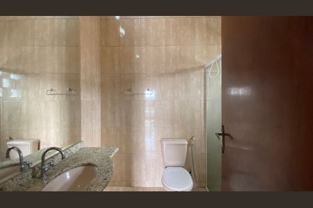 Casa à venda com 320m², 4 quartos e 9 vagas Casa à venda com 320m², 4 quartos e 9 vagasBanheiro da Suíte