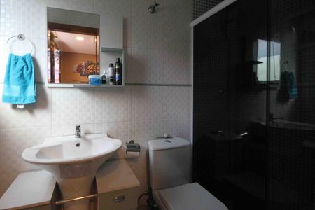 Casa à venda com 253m², 4 quartos e 2 vagas Casa à venda com 253m², 4 quartos e 2 vagasBanheiro da Suite 2