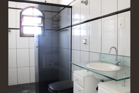 Casa à venda com 185m², 3 quartos e 2 vagasBanheiro 1