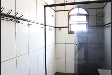 Casa à venda com 185m², 3 quartos e 2 vagasBanheiro 1