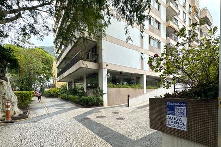 Apartamento à venda com 72m², 2 quartos e 1 vaga Apartamento à venda com 72m², 2 quartos e 1 vagaPlaca