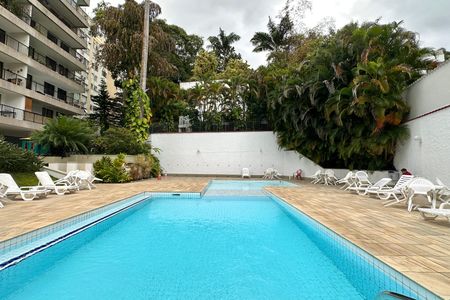 Apartamento à venda com 72m², 2 quartos e 1 vaga Apartamento à venda com 72m², 2 quartos e 1 vagaÁrea Comum - Piscina