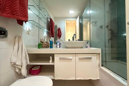 Apartamento à venda com 72m², 2 quartos e 1 vaga Apartamento à venda com 72m², 2 quartos e 1 vagaBanheiro Social