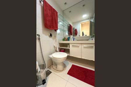 Apartamento à venda com 72m², 2 quartos e 1 vaga Apartamento à venda com 72m², 2 quartos e 1 vagaBanheiro Social