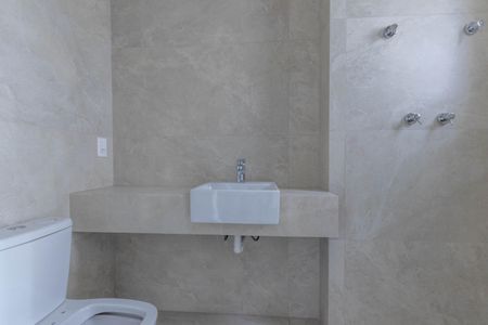 Apartamento à venda com 131m², 2 quartos e 2 vagasBanheiro da Suíte