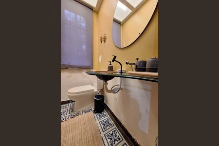 Casa à venda com 375m², 5 quartos e 3 vagas Casa à venda com 375m², 5 quartos e 3 vagasLavabo