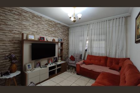 Sala de estar de casa para alugar com 4 quartos, 160m² em Vila Perracini, Poá