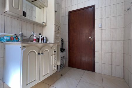 Casa à venda com 500m², 2 quartos e 2 vagasBanheiro 1