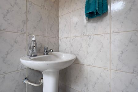 Casa à venda com 500m², 2 quartos e 2 vagasBanheiro de Serviço