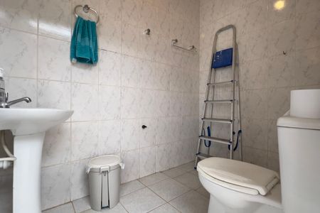 Casa à venda com 500m², 2 quartos e 2 vagasBanheiro de Serviço