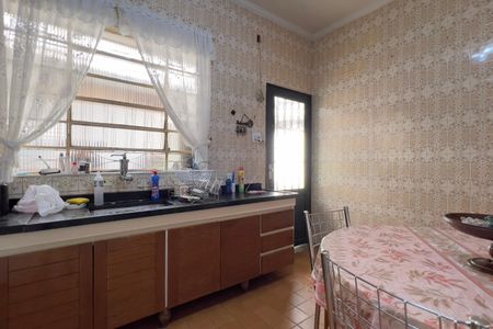 Casa à venda com 500m², 2 quartos e 2 vagasCozinha