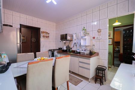 Casa à venda com 280m², 4 quartos e 4 vagasCozinha