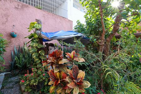 Casa à venda com 280m², 4 quartos e 4 vagasEntrada e jardim