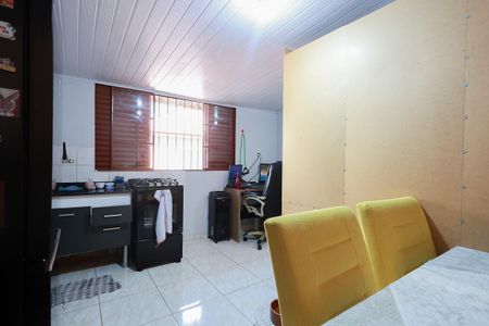 Casa à venda com 280m², 4 quartos e 4 vagasEdícula - Cozinha