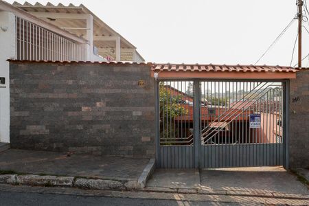 Casa à venda com 280m², 4 quartos e 4 vagasFachada + plaquinha