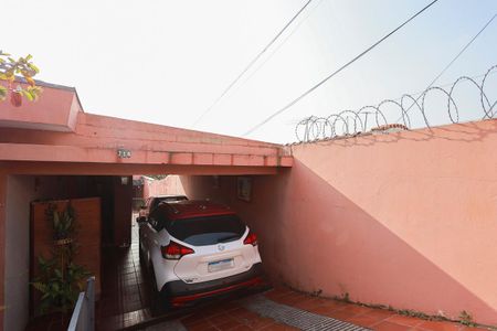 Casa à venda com 280m², 4 quartos e 4 vagasEntrada e jardim