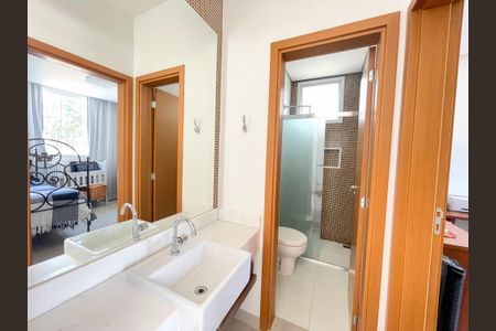 Casa de condomínio à venda com 149m², 3 quartos e 4 vagasBanheiro 1