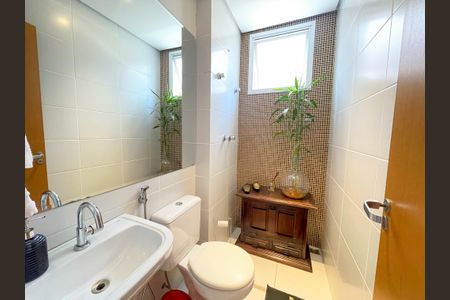 Casa de condomínio à venda com 149m², 3 quartos e 4 vagasBanheiro 2