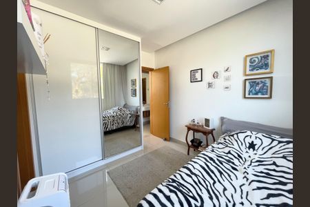 Casa de condomínio à venda com 149m², 3 quartos e 4 vagasSuíte 2