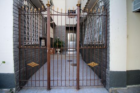 Fachada e portaria de apartamento à venda com 2 quartos, 42m² em Irajá, Rio de Janeiro
