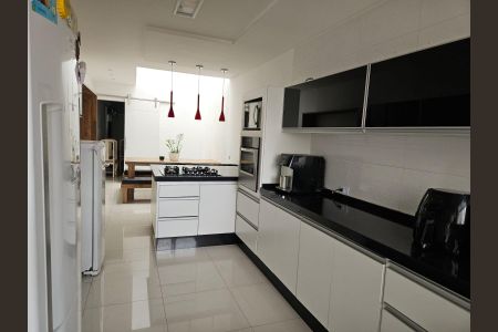 Casa para alugar com 170m², 3 quartos e 2 vagasCozinha 