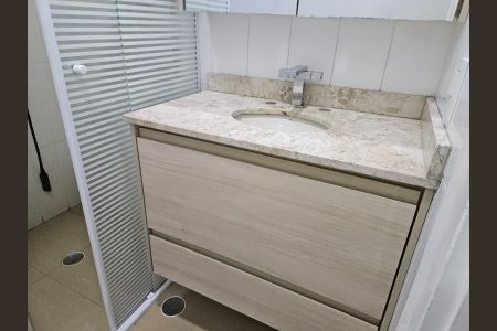 Casa para alugar com 170m², 3 quartos e 2 vagasBanheiro Social