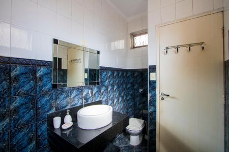 Casa à venda com 136m², 2 quartos e 2 vagasBanheiro do quarto 1