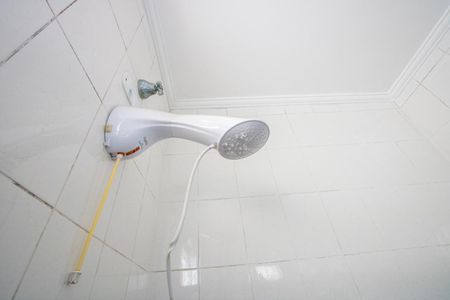 Casa à venda com 136m², 2 quartos e 2 vagasBanheiro do quarto 1