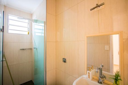 Casa à venda com 136m², 2 quartos e 2 vagasBanheiro do quarto 2