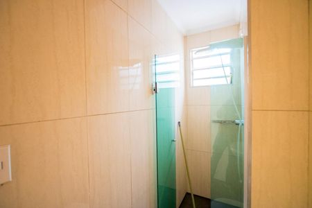 Casa à venda com 136m², 2 quartos e 2 vagasBanheiro do quarto 2