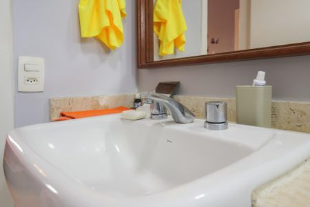 Apartamento para alugar com 100m², 2 quartos e 2 vagasBanheiro da Suíte