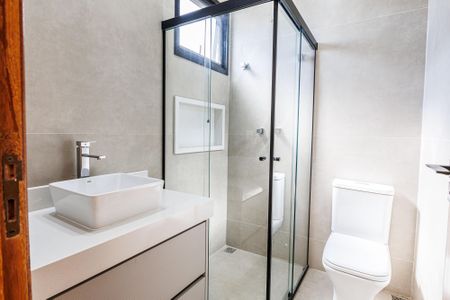 Casa de condomínio para alugar com 205m², 4 quartos e 4 vagasBanheiro do Quarto 3