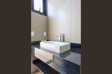 Casa de condomínio para alugar com 205m², 4 quartos e 4 vagasBanheiro Social