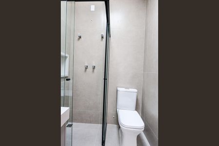 Casa de condomínio para alugar com 205m², 4 quartos e 4 vagasBanheiro do Quarto 3