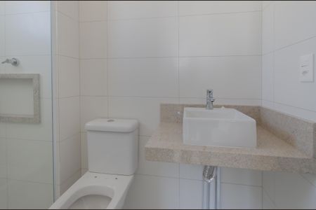 Apartamento à venda com 81m², 2 quartos e 1 vaga Apartamento à venda com 81m², 2 quartos e 1 vagaBanheiro da Suíte 2