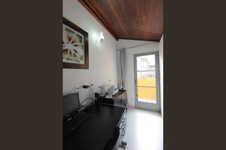 Casa de condomínio para alugar com 170m², 3 quartos e 2 vagasEscritório