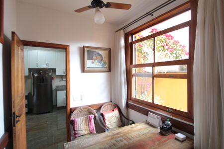 Casa de condomínio para alugar com 170m², 3 quartos e 2 vagasSala