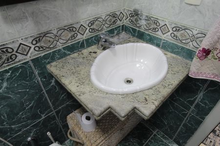 Casa de condomínio para alugar com 170m², 3 quartos e 2 vagasBanheiro Social