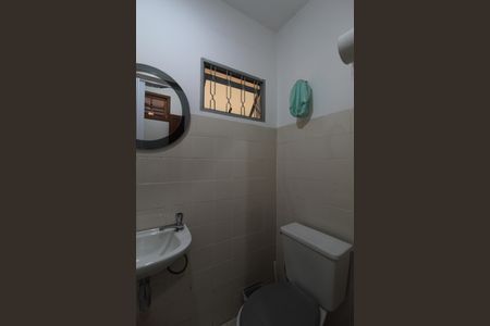 Casa de condomínio para alugar com 170m², 3 quartos e 2 vagasBanheiro de Serviço