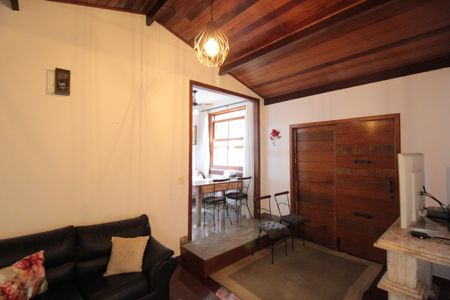 Casa de condomínio para alugar com 170m², 3 quartos e 2 vagasSala