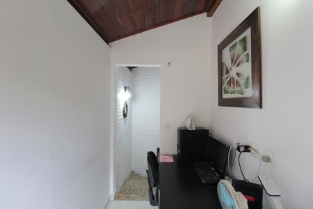 Casa de condomínio para alugar com 170m², 3 quartos e 2 vagasEscritório